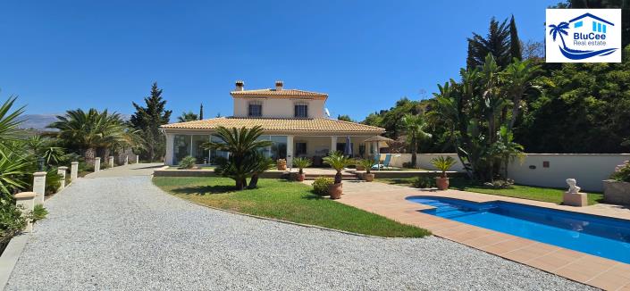 Image No.3-Villa de 3 chambres à vendre à Sayalonga