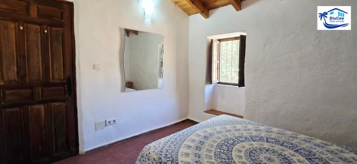 Image No.15-3 Bed Country House for sale