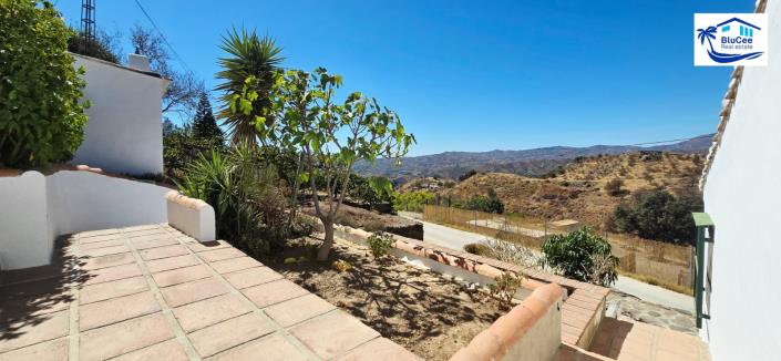 Image No.8-3 Bed Country House for sale