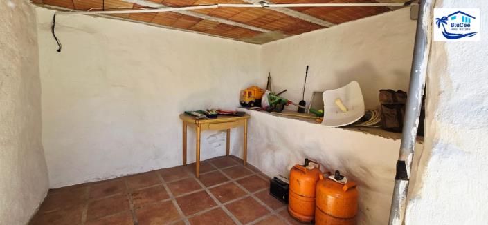 Image No.27-3 Bed Country House for sale