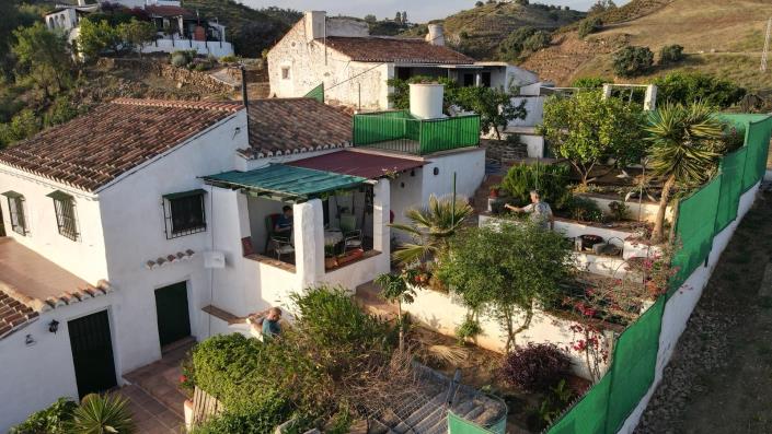 Image No.10-3 Bed Country House for sale