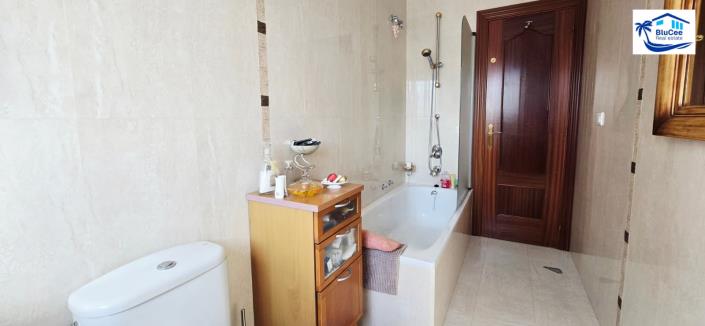 Image No.31-3 Bed Townhouse for sale