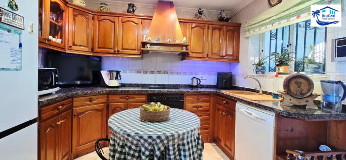 Image No.12-4 Bed Villa / Detached for sale