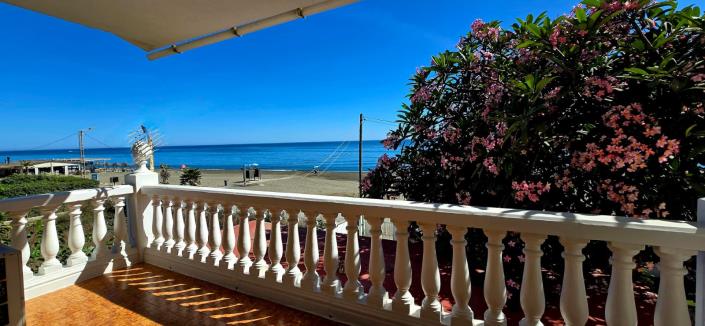 Image No.37-4 Bed Villa / Detached for sale