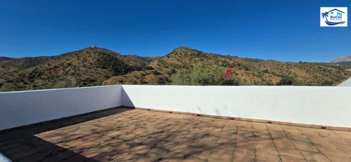 Image No.31-2 Bed Country House for sale