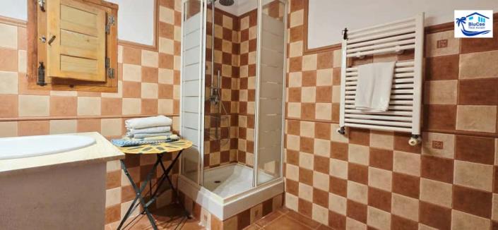 Image No.24-2 Bed Country House for sale