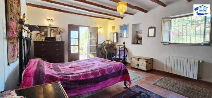 Image No.15-2 Bed Country House for sale