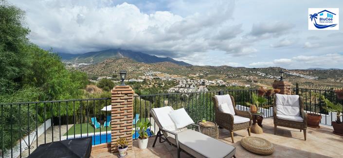 Image No.5-3 Bed Chalet for sale