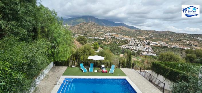 Image No.4-3 Bed Chalet for sale