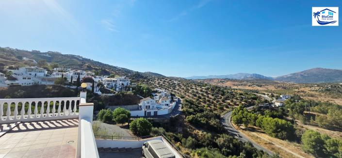 Image No.41-3 Bed Chalet for sale