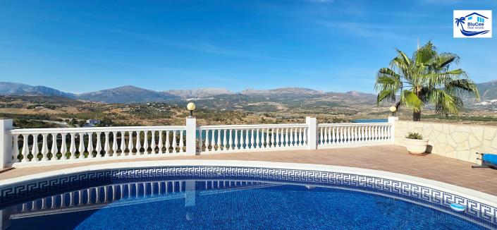 Image No.48-3 Bed Chalet for sale