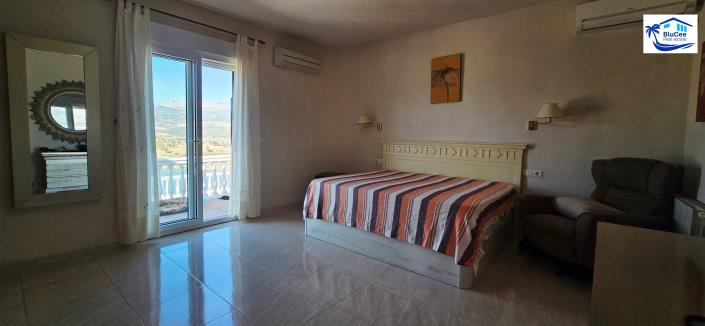 Image No.31-3 Bed Chalet for sale