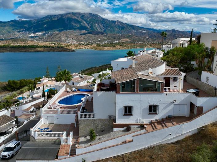 Image No.54-3 Bed Chalet for sale