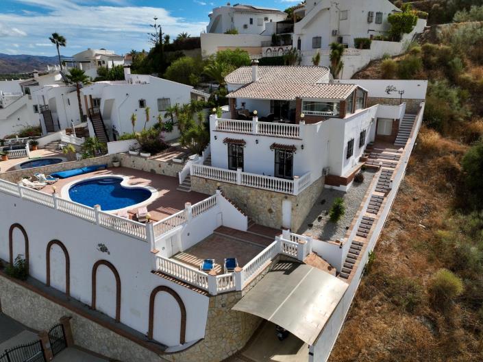 Image No.55-3 Bed Chalet for sale