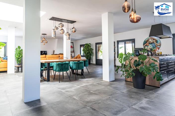 Image No.12-3 Bed Country House for sale