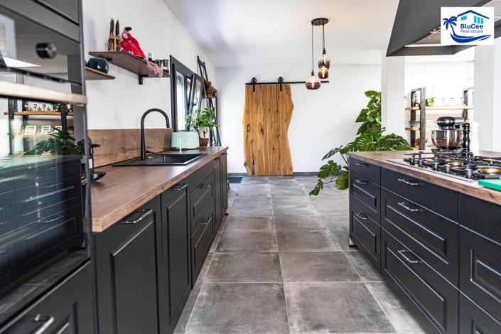 Image No.8-3 Bed Country House for sale