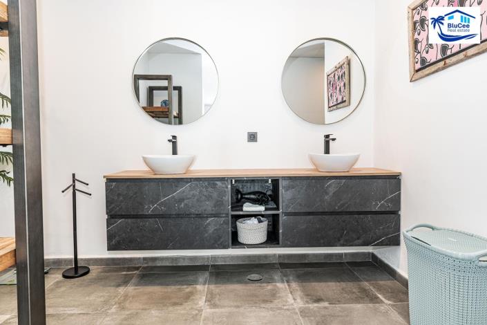 Image No.17-3 Bed Country House for sale