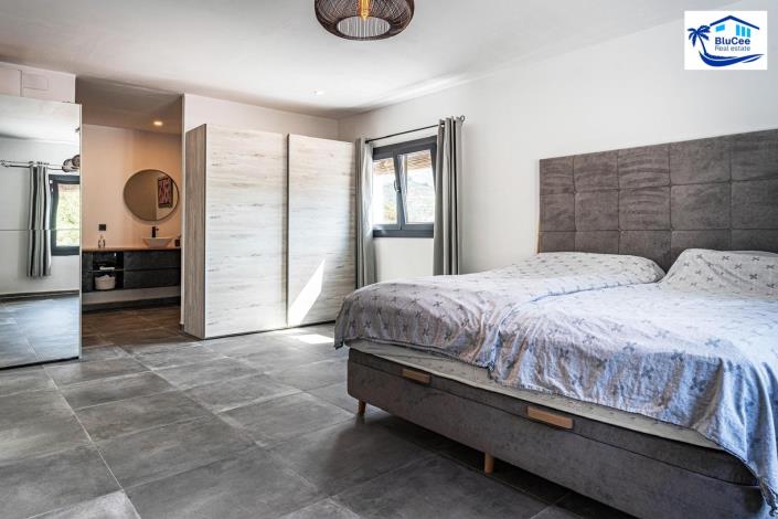 Image No.14-3 Bed Country House for sale