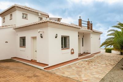 Forsalestunningcountryvillawithopenseaviews-BlueCeeRealEstate99