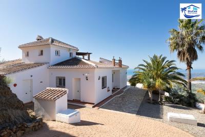 Forsalestunningcountryvillawithopenseaviews-BlueCeeRealEstate-10