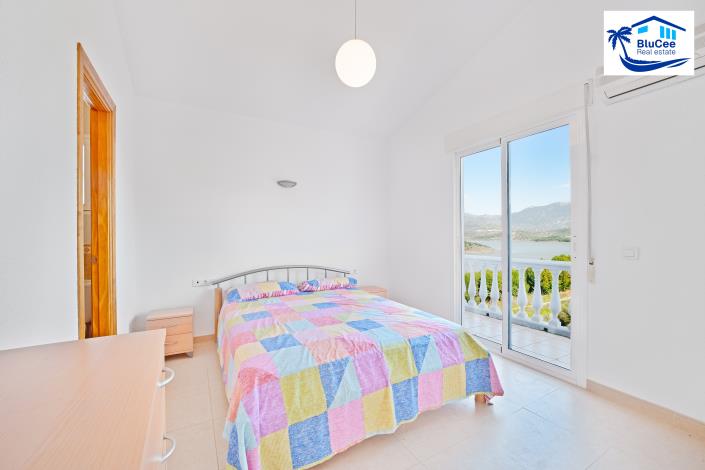 Image No.11-3 Bed Villa / Detached for sale