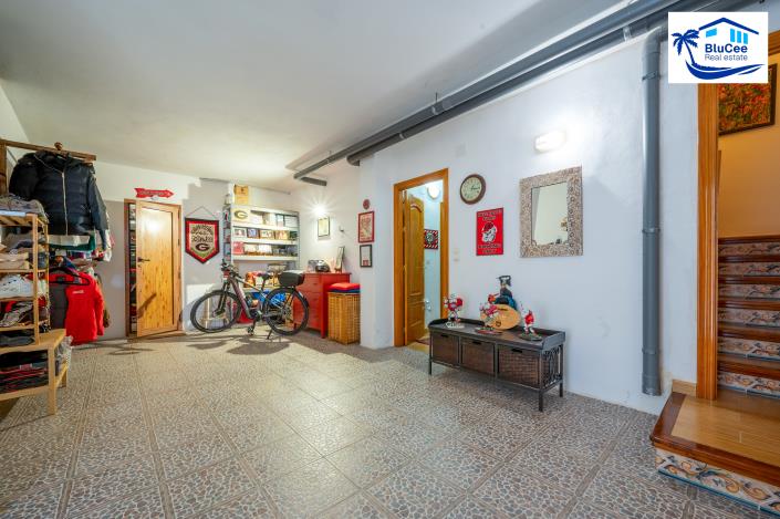 Image No.34-3 Bed Chalet for sale