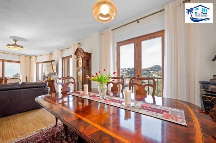 Image No.9-3 Bed Chalet for sale