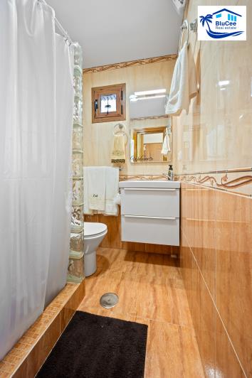 Image No.32-3 Bed Chalet for sale