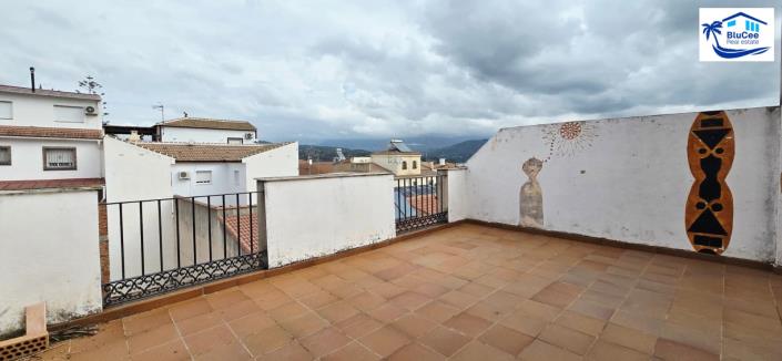 Image No.27-3 Bed Townhouse for sale