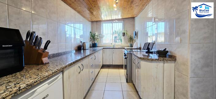 Image No.11-3 Bed Country House for sale