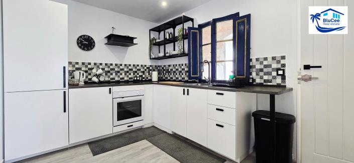 Image No.22-4 Bed Townhouse for sale
