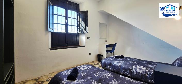 Image No.18-4 Bed Townhouse for sale