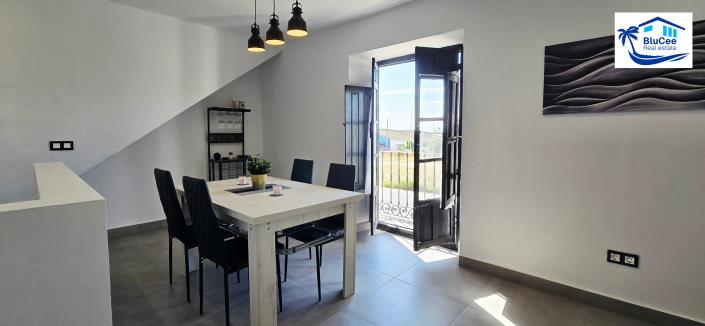 Image No.24-4 Bed Townhouse for sale
