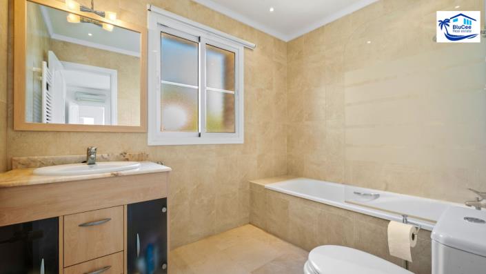 Image No.29-5 Bed Villa for sale
