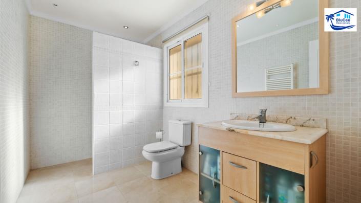 Image No.30-5 Bed Villa for sale