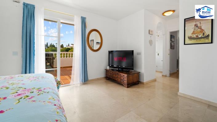 Image No.48-5 Bed Villa for sale