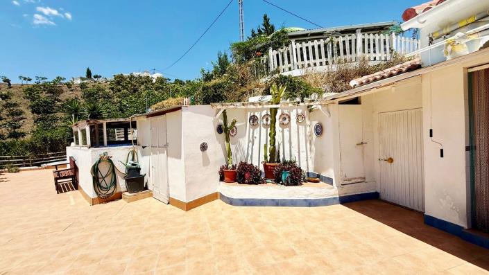 Image No.26-2 Bed Country House for sale