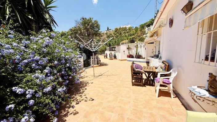 Image No.25-2 Bed Country House for sale