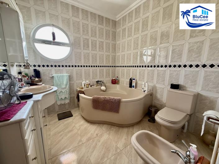 Image No.2-7 Bed Villa for sale