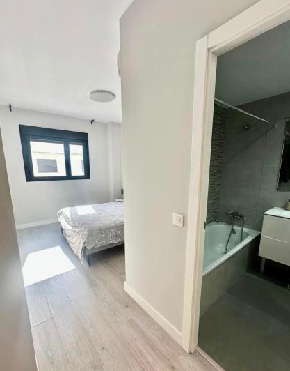 Image No.4-4 Bed Apartment for sale