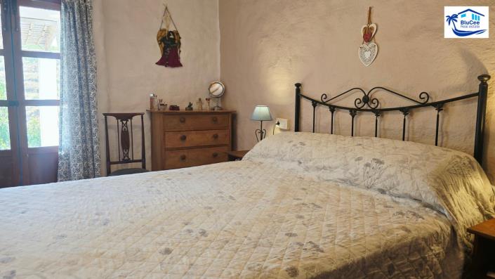 Image No.38-2 Bed Country House for sale