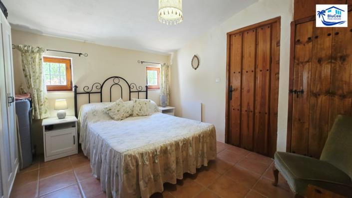 Image No.32-2 Bed Country House for sale