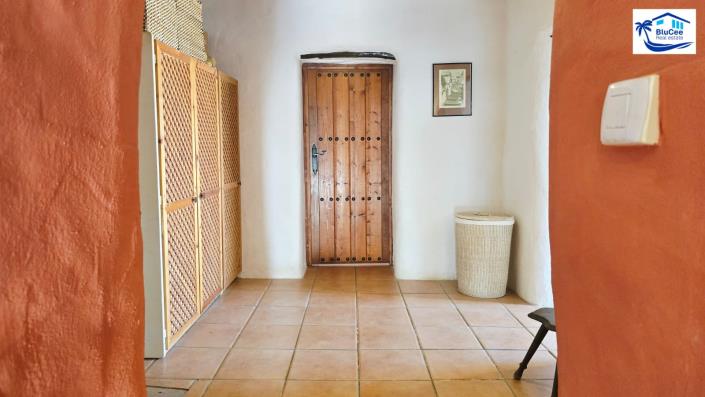 Image No.20-2 Bed Country House for sale