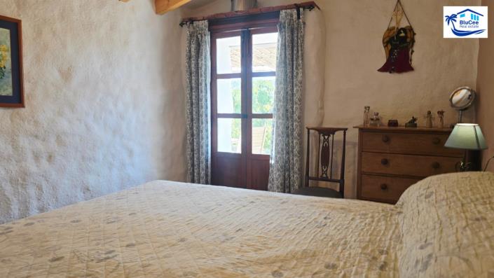 Image No.36-2 Bed Country House for sale