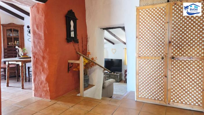 Image No.19-2 Bed Country House for sale