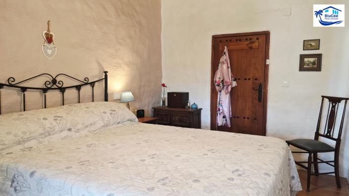Image No.37-2 Bed Country House for sale