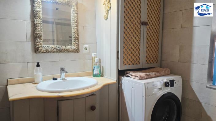 Image No.40-2 Bed Country House for sale