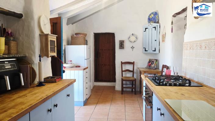 Image No.17-2 Bed Country House for sale