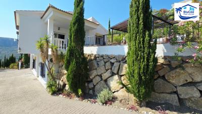 For-sale-villa-in-Alcaucin-with-Lake-view---BluCee-Real-Estate--30-