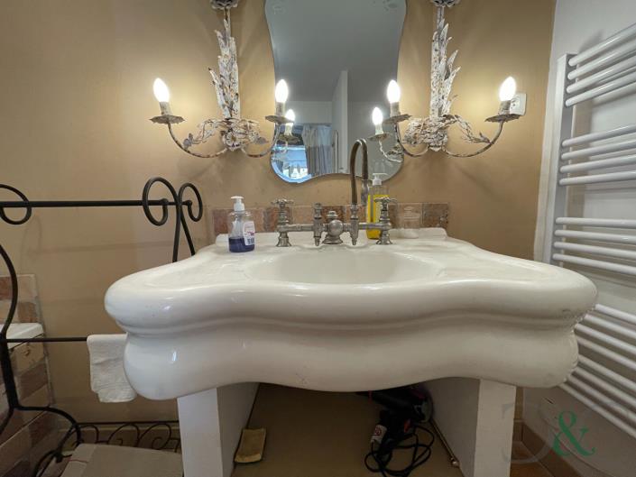 Image No.8-2 Bed House for sale